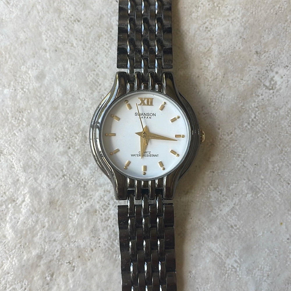 Swanson women quartz watch